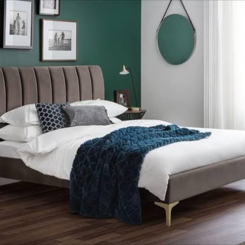 Modern Bed M02272