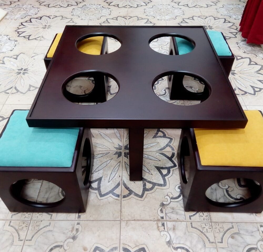 ترابيزة مودرن مع ٤ باف MIE017